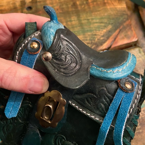 Vintage Made In Mexico Turquoise Leather Mini Saddle Stamped Crossbody Bag - Picture 7 of 12